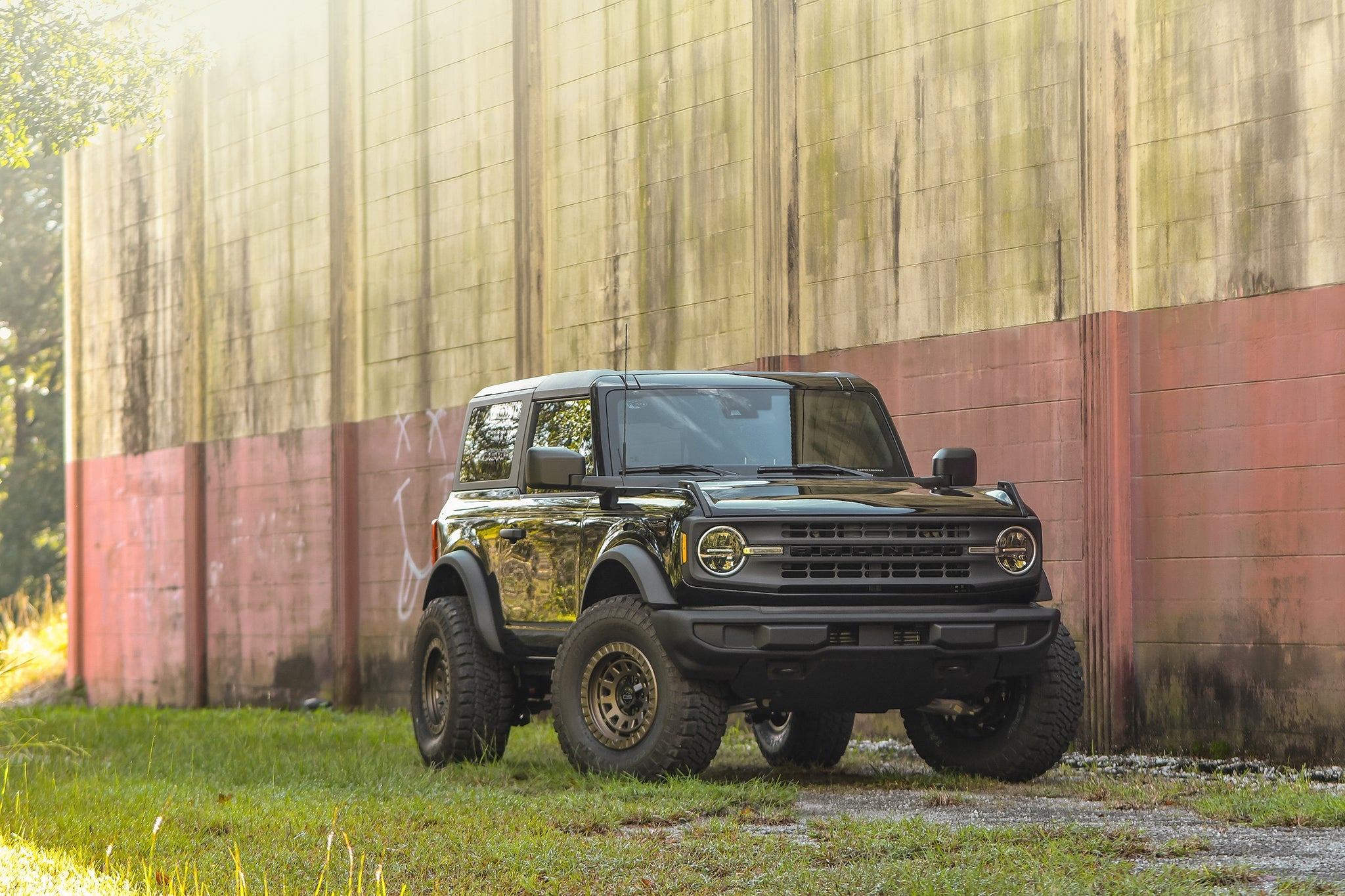 VENTURE | Satin Bronze