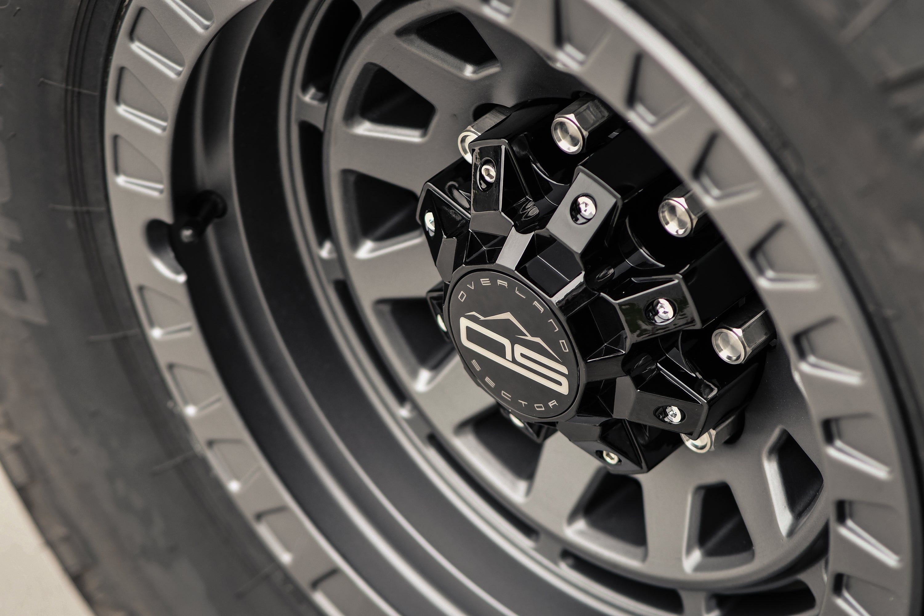 VENTURE | Satin Grey